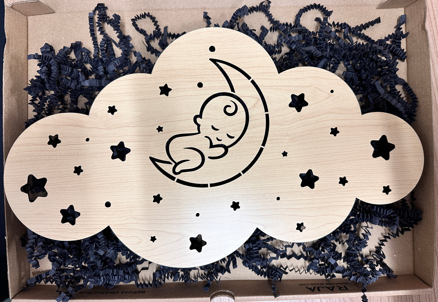 Wandplaatje met slapende baby op maantje