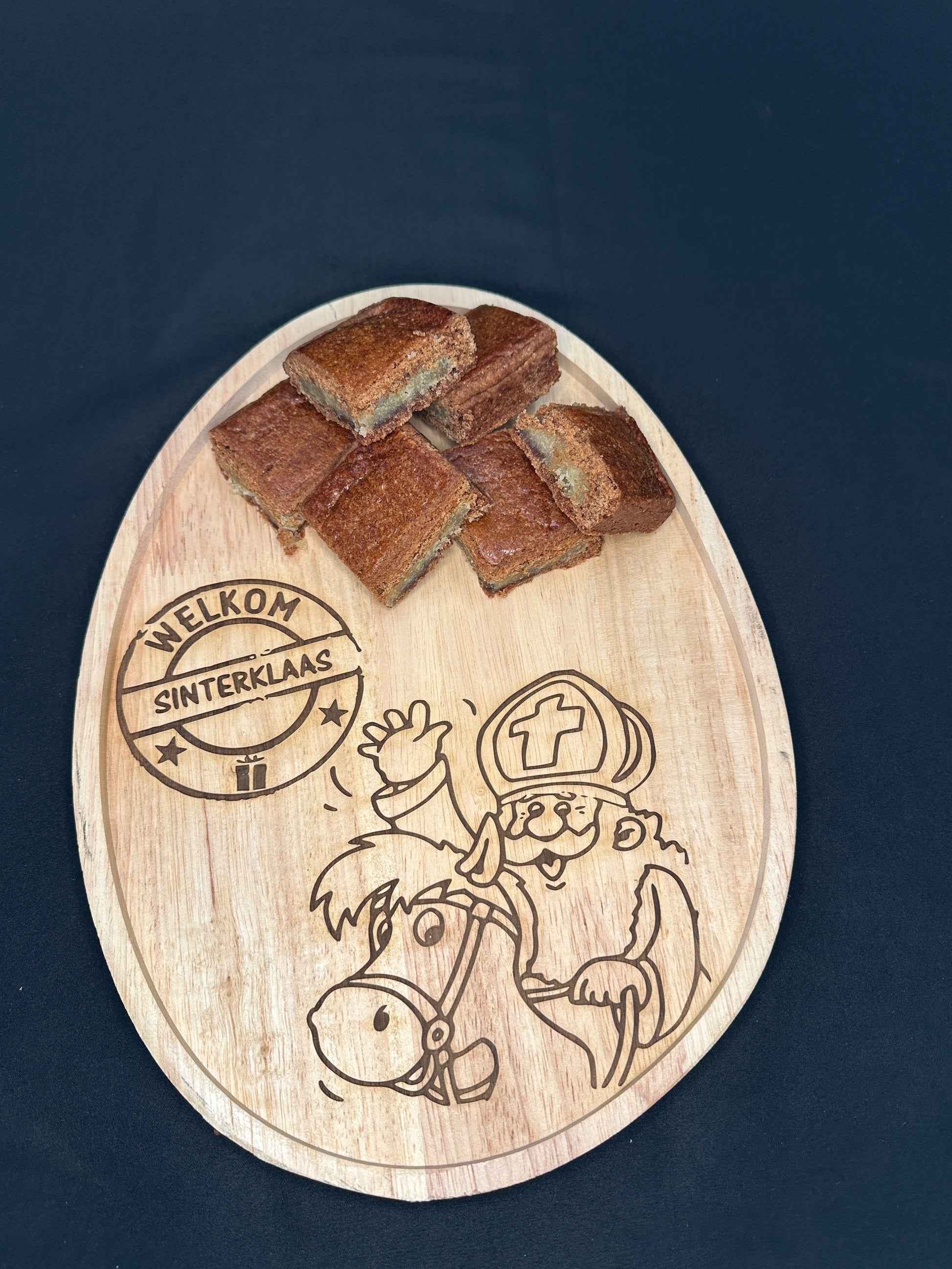 vale Sinterklaas serveerplank met pepernoten en lasergegraveerd ontwerp