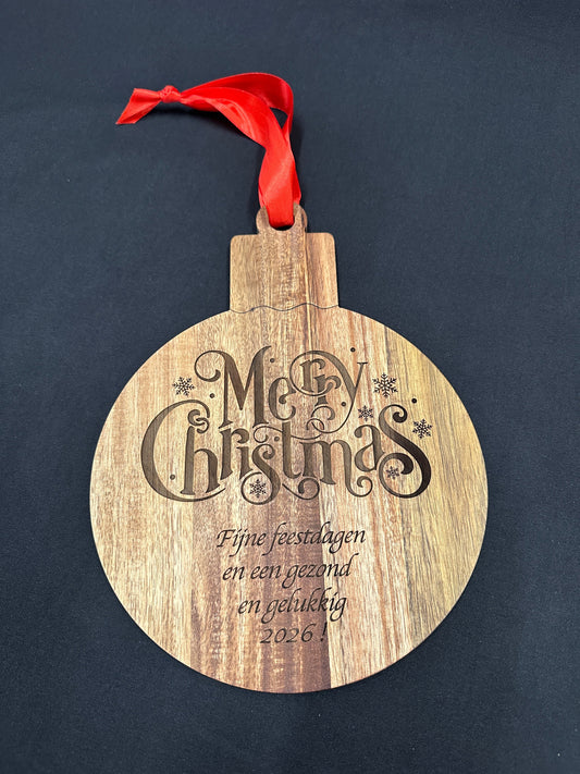 Houten wand- of deurdecoratie in kerstbalvorm met gravure